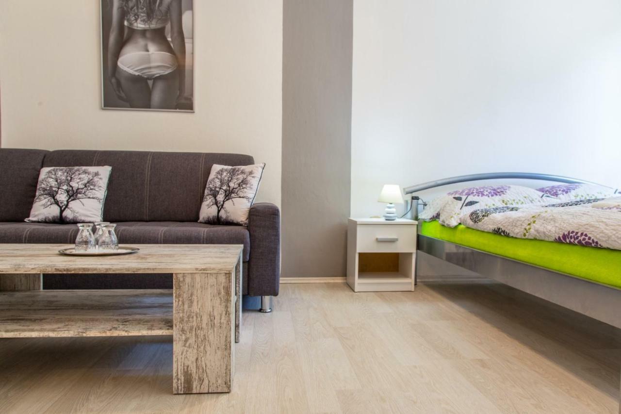 Restaurace Penzion Pod Sumarnikem Tvarozna Lhota Zewnętrze zdjęcie