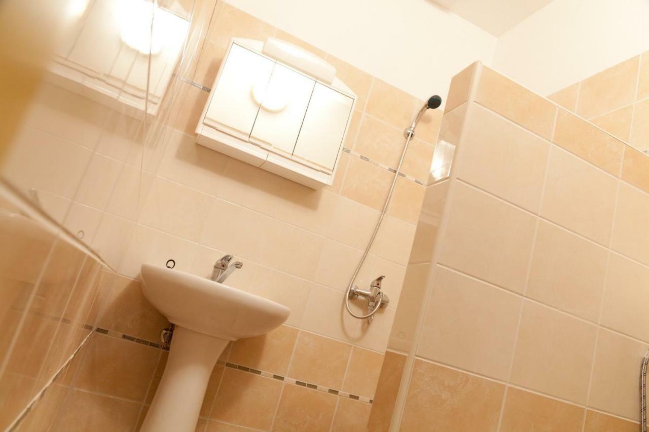 Restaurace Penzion Pod Sumarnikem Tvarozna Lhota Zewnętrze zdjęcie