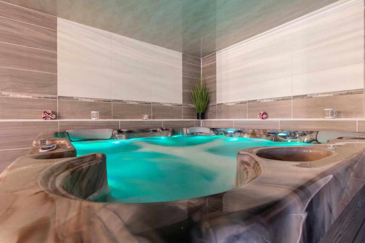 Restaurace Penzion Pod Sumarnikem Tvarozna Lhota Zewnętrze zdjęcie