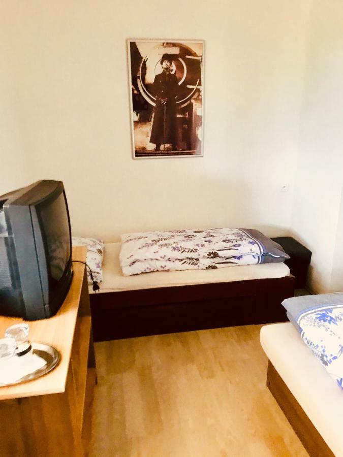 Restaurace Penzion Pod Sumarnikem Tvarozna Lhota Zewnętrze zdjęcie