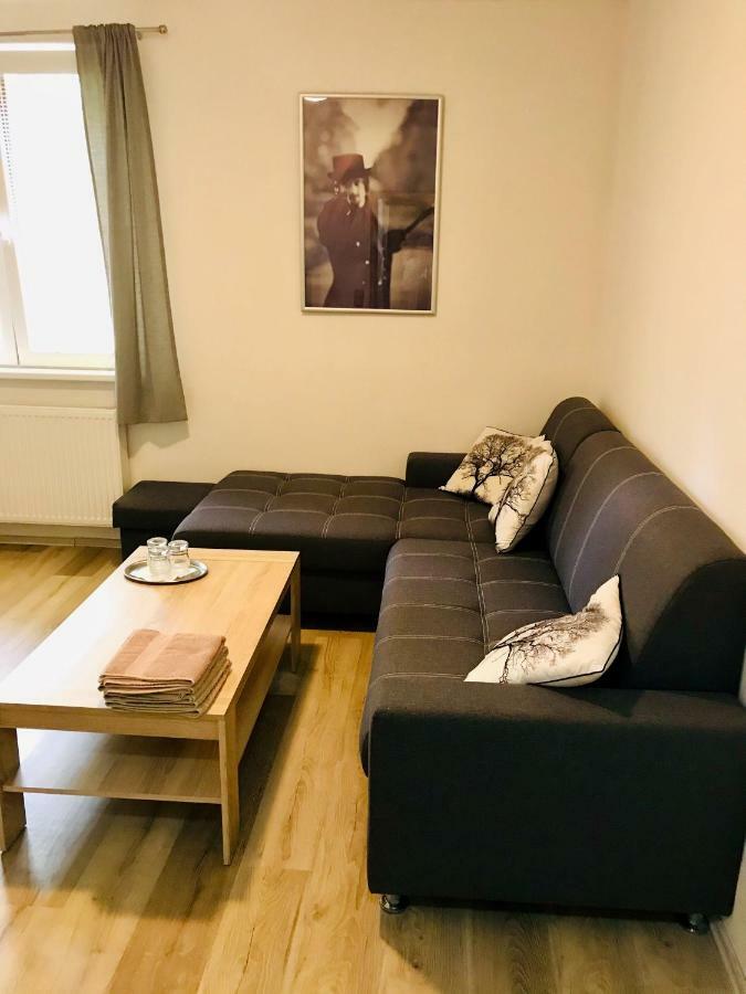 Restaurace Penzion Pod Sumarnikem Tvarozna Lhota Zewnętrze zdjęcie