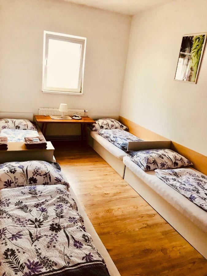 Restaurace Penzion Pod Sumarnikem Tvarozna Lhota Zewnętrze zdjęcie